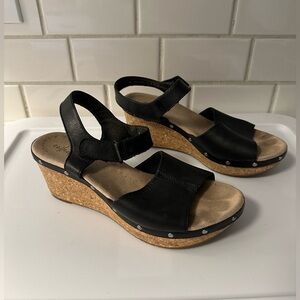CLARKS Annadel clover black leather 3" woman boho cottagecore studded wedge 10
